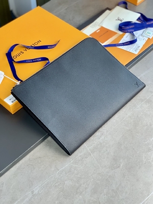 Δέρμα της Louis Vuitton Pochette Jour GM Cuir Taurillon σχεδιαστών στα μαύρα πορτοφόλια Noir