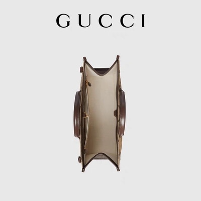 GUCCI που μαρκάρεται την τσάντα ώμων τον τεράστιο GG Tote κύριο ατόμων καμηλών τσαντών
