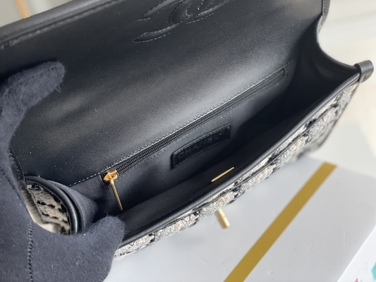 Κλασικό 2WAY Chanel μέσο χτυπημάτων τσαντών μαλλί καρό αγγελιοφόρων μαύρο άσπρο