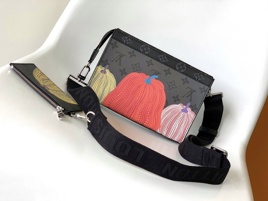 Μίνι τυπωμένη ύλη Gaston Wearable Wallet κολοκύθας ταξιδιών της Louis Vuitton Pochette πορτοφολιών σχεδιαστών το LV Χ YK
