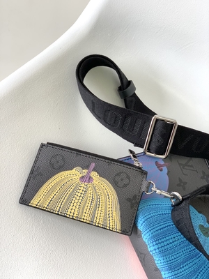Μίνι τυπωμένη ύλη Gaston Wearable Wallet κολοκύθας ταξιδιών της Louis Vuitton Pochette πορτοφολιών σχεδιαστών το LV Χ YK
