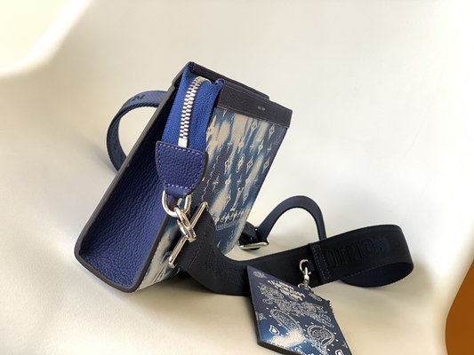 Μικρό διπλό φερμουάρ πορτοφολιών του Gaston Louis Vuitton LV Pochette φορετό 
