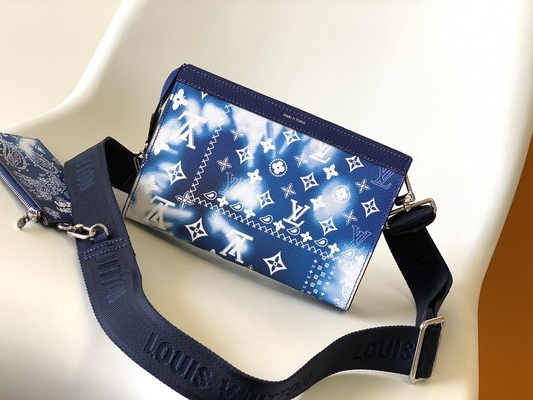 Μικρό διπλό φερμουάρ πορτοφολιών του Gaston Louis Vuitton LV Pochette φορετό 