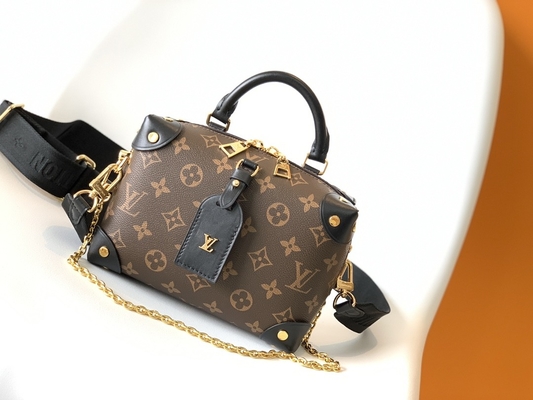 Η συνήθεια της Louis Vuitton που μαρκάρεται τοποθετεί το λεπτοκαμωμένο μονόγραμμα Malle σε σάκκο Souple Empreinte ο καφετής Μαύρος