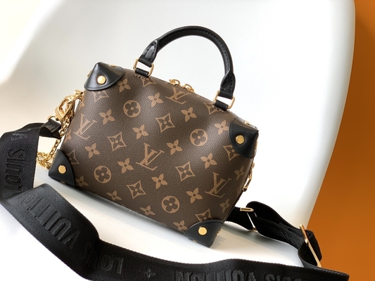 Η συνήθεια της Louis Vuitton που μαρκάρεται τοποθετεί το λεπτοκαμωμένο μονόγραμμα Malle σε σάκκο Souple Empreinte ο καφετής Μαύρος