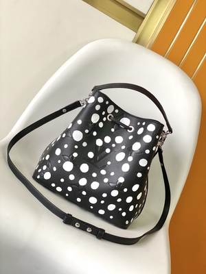 Κυρίες άσπρο μαύρο NéOnoé τσάντα ΚΚ Louis Vuitton Yayoi Kusama