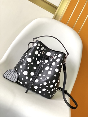 Κυρίες άσπρο μαύρο NéOnoé τσάντα ΚΚ Louis Vuitton Yayoi Kusama