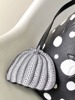 Κυρίες άσπρο μαύρο NéOnoé τσάντα ΚΚ Louis Vuitton Yayoi Kusama