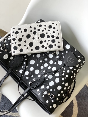 Η συνήθεια LVXYK που μαρκάρεται τοποθετεί τη Louis Vuitton Neverfull σε σάκκο τσάντα ΚΚ μονόγραμμα