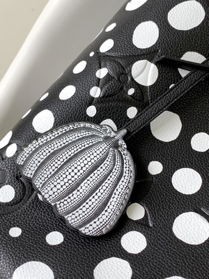 Η συνήθεια LVXYK που μαρκάρεται τοποθετεί τη Louis Vuitton Neverfull σε σάκκο τσάντα ΚΚ μονόγραμμα