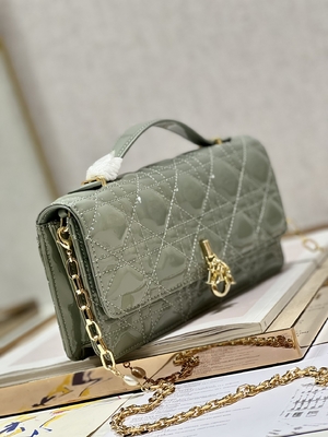 Μαρκαρισμένος την κυρία Dior Patent Clutch Small μαργαριτάρι τη μαύρη περάτωση κτυπήματος