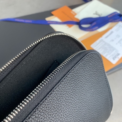 Δέρμα της Louis Vuitton Pochette Jour GM Cuir Taurillon σχεδιαστών στα μαύρα πορτοφόλια Noir