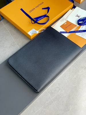 Δέρμα της Louis Vuitton Pochette Jour GM Cuir Taurillon σχεδιαστών στα μαύρα πορτοφόλια Noir