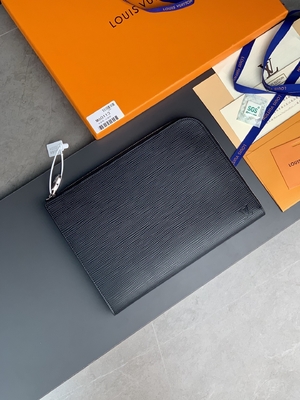 Δέρμα της Louis Vuitton Pochette Jour GM Cuir Taurillon σχεδιαστών στα μαύρα πορτοφόλια Noir