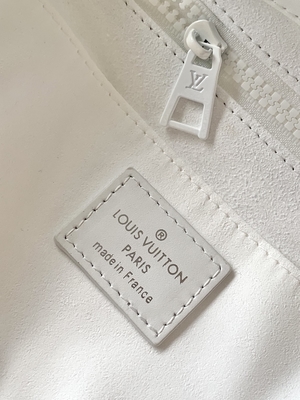 Άσπρο μονόγραμμα Preloved που μαρκάρεται το σάκο Plat Tote της Louis Vuitton τσαντών
