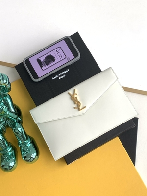 Αποτυπωμένο σε ανάγλυφο δέρμα Clutch Grain de Poudre τσαντών της Saint Laurent μαρκαρισμένο Preloved σε κεντρική συνοικία