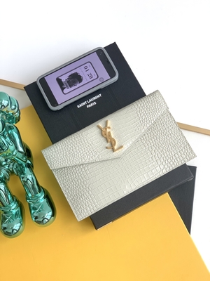 Αποτυπωμένο σε ανάγλυφο δέρμα Clutch Grain de Poudre τσαντών της Saint Laurent μαρκαρισμένο Preloved σε κεντρική συνοικία