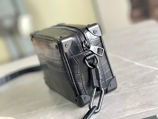 Crocodilien μεταλλινών μαύρο της Louis Vuitton LV μαλακό δέρμα διπλωμάτων ευρεσιτεχνίας κορμών μίνι μικρό