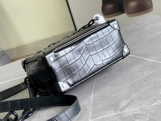 Crocodilien μεταλλινών μαύρο της Louis Vuitton LV μαλακό δέρμα διπλωμάτων ευρεσιτεχνίας κορμών μίνι μικρό