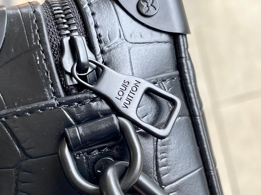 Crocodilien μεταλλινών μαύρο της Louis Vuitton LV μαλακό δέρμα διπλωμάτων ευρεσιτεχνίας κορμών μίνι μικρό